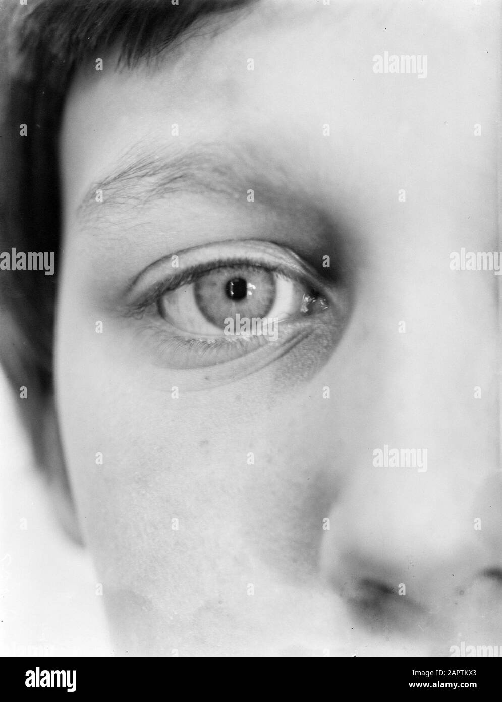 Portraits l'œil d'une femme. Steplaughter Hans ? Date: Non daté mots clés: Yeux Banque D'Images