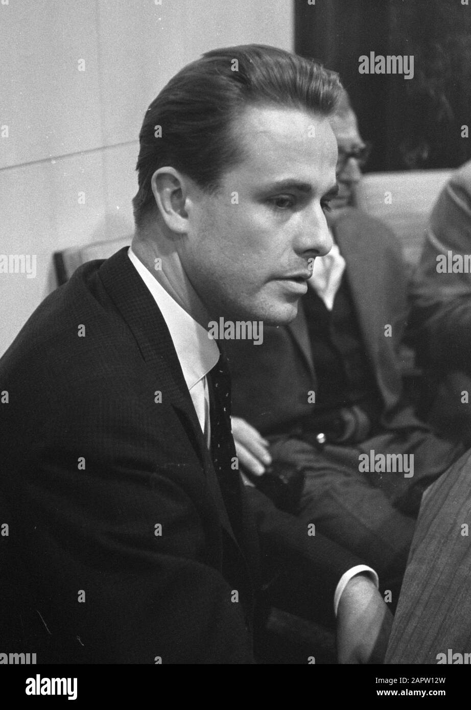 Arrivée de l'acteur allemand du film Joachim Hansen à Schiphol Joachim Hansen lors d'une conférence de presse; Banque D'Images