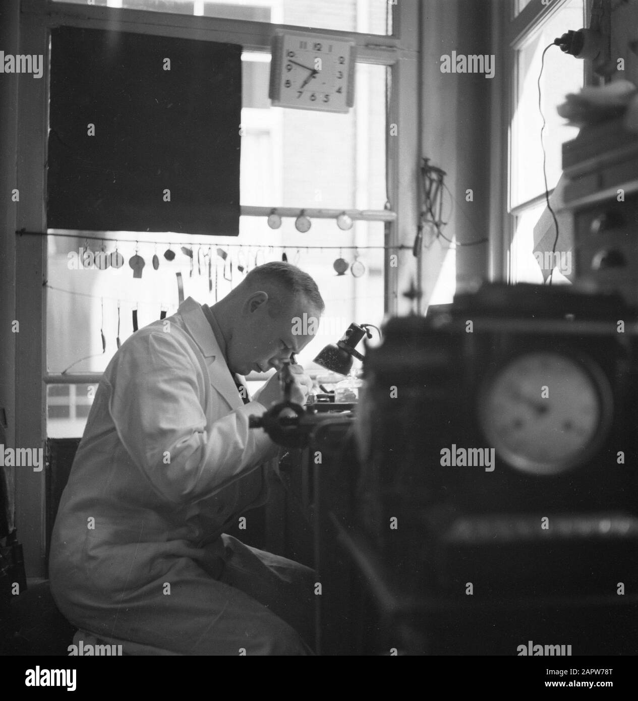 Amsterdam Clock Maker Date: 1 Janvier 1932 Lieu: Amsterdam, Noord-Holland Mots Clés: Horlogers Banque D'Images