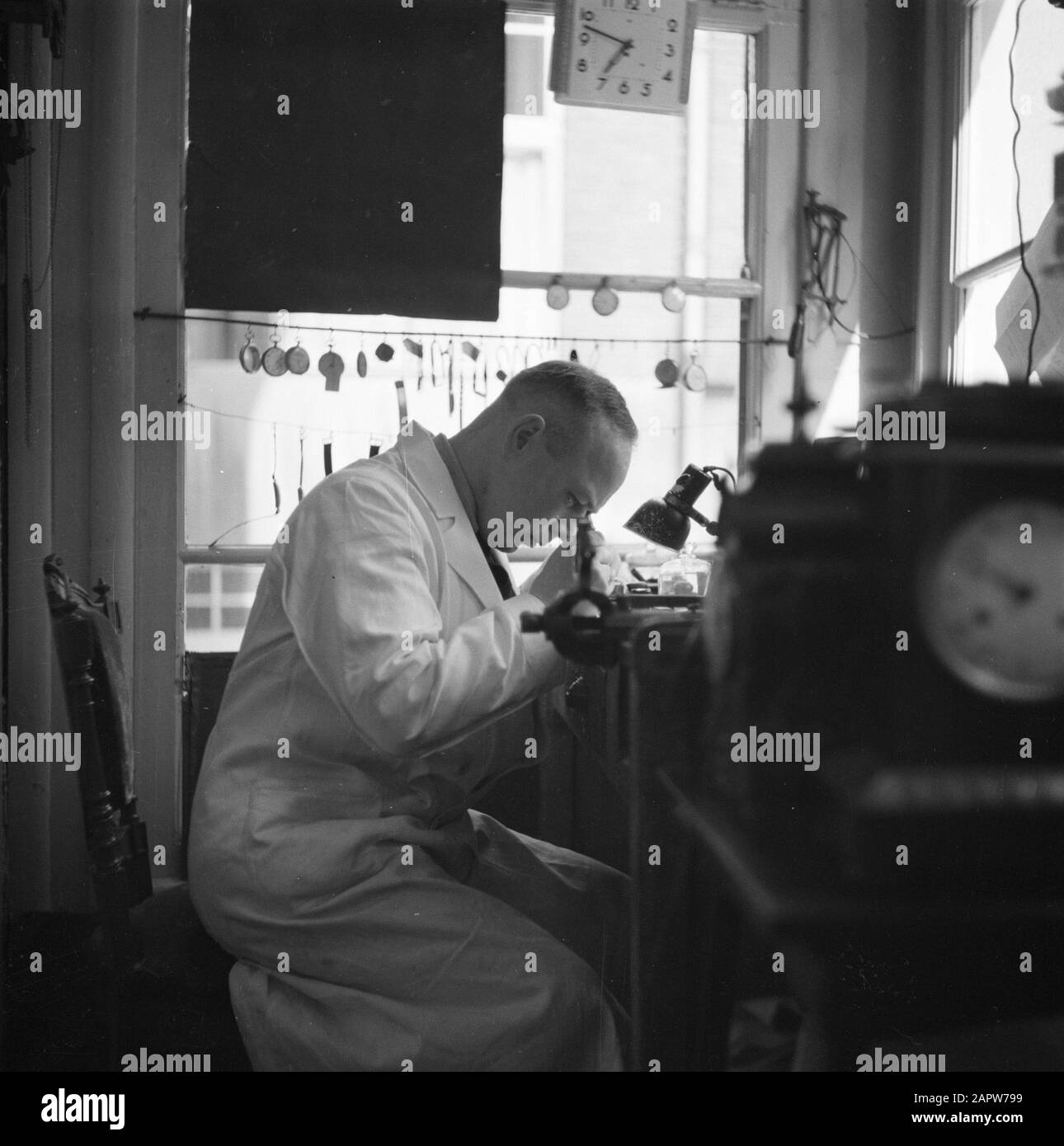 Amsterdam Clock Maker Date: 1 Janvier 1932 Lieu: Amsterdam, Noord-Holland Mots Clés: Horlogers Banque D'Images