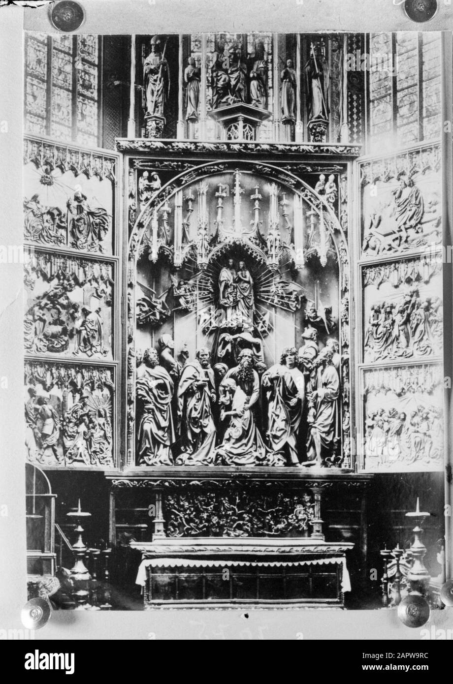 Voyage En Pologne Cracovie. Église Sainte-Marie : Altartre du haut autel du studio De Wit Sswosz (Veit Stoss). Reproduction de la photo Date: 1934 lieu: Cracovie, Pologne mots clés: Sculpture, nom de La Personne d'intérieur: Stoss, Veit Banque D'Images