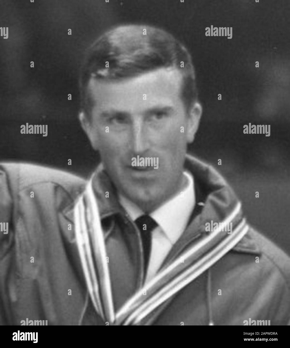 Biathlon aux Jeux Olympiques d'hiver de 1968 20 km Nederlands: Olympiche Spelen Grenoble, cérémonie protocolaire Russe: Piste de biathlon aux Jeux Olympiques d'hiver de 1968, Grenoble, hommes 20 km . De gauche à droite : Alexander Tikhonov (argent), Magnar Solberg (or), Vladimir Gunmartsev (bronze); Banque D'Images