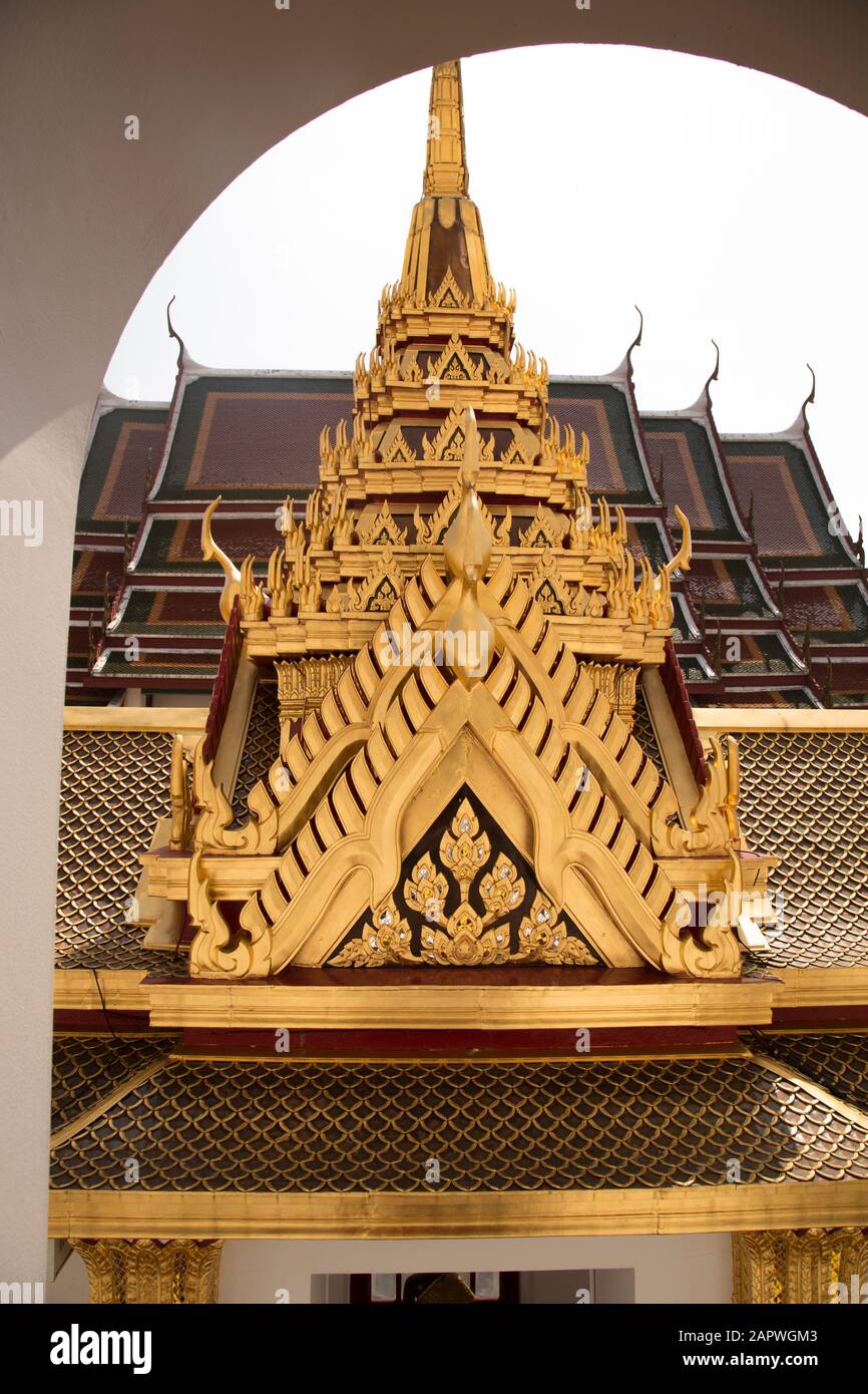 Tours dorées et architecture de Wat Ratchanatdaram (Loha Prasat) Banque D'Images