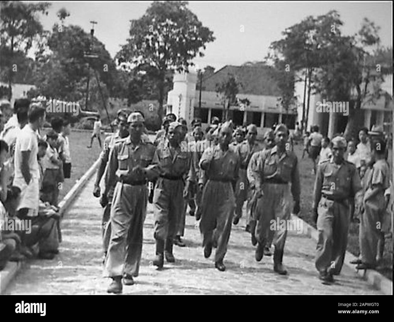 Manifestation anti-républicaine à Pematang Siantar (reproductions) Medan. Sur la côte est de Sumatra, un nouvel état est en cours. La population a exprimé son appui à la formation de son propre État indépendant dans un contexte fédéral. La Garde civile Batakse volontaire marche après avoir participé à une manifestation pour le Daerah Istimewa Timoer de Siantar Date: Septembre 1947 lieu: Indonésie, Indonésie, Medan, Hollandais East Indies, Siantar, Sumatra mots clés: Vigilantes, démonstrations Nom personnel: Batakse vigilante, daerah istimewa timoer Banque D'Images
