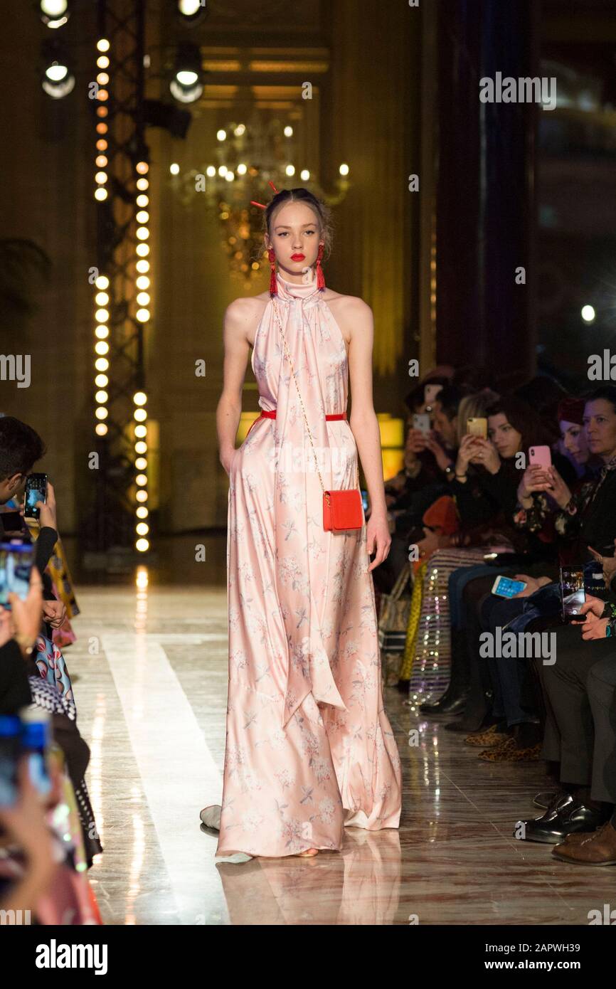 Rome, Italie. 24 janvier 2020. Altaraoma 2020 Giada Curti printemps/été 2020 défilé de mode à St Regis à Rome crédit: Agence de photo indépendante/Alay Live News Banque D'Images