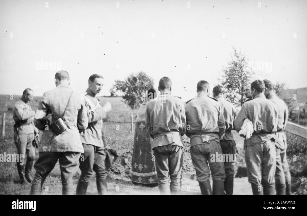 Visite sur le front russe à Saint-Pétersbourg militaire et un prêtre orthodoxe russe Date: 1916/01/01 lieu: Russie mots clés: Militaire, prêtres Banque D'Images