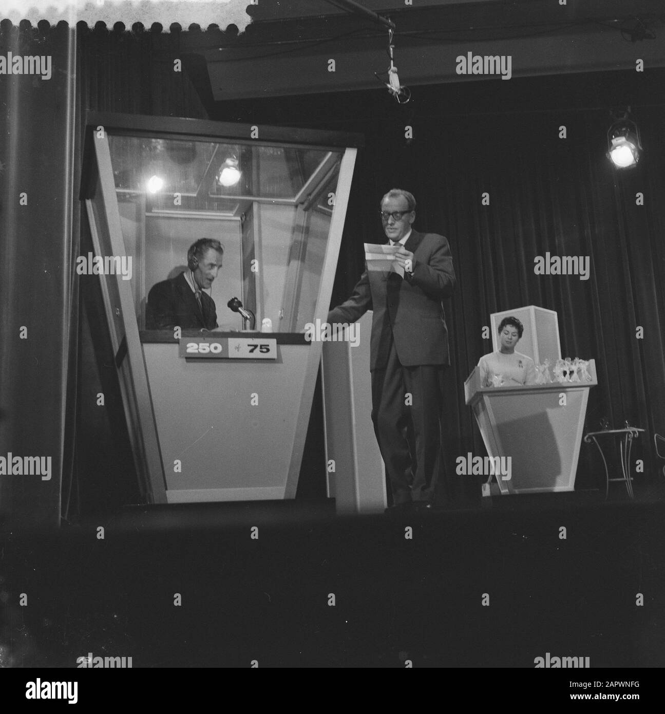 Nouveau quiz télévisé du Vara Vous en prenez quelque chose Date: 11 octobre 1958 Nom de l'institution: Vara Banque D'Images