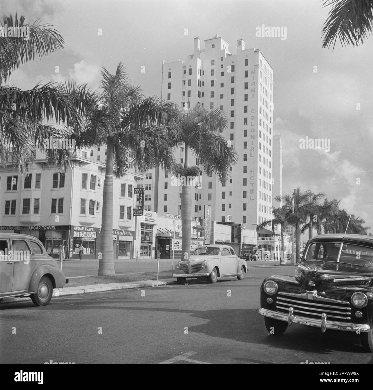 Reportage Miami Ocean Drive Bourvard à Miami avec le Colonial Hotel Date: 1948 lieu: Miami, USA mots clés: Hôtels, paysage urbain Banque D'Images