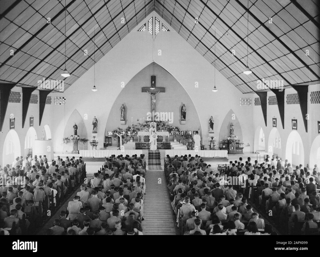 [Padang. Miss In The - Current- Theresia Cathedral] Date : 26 Mars 1948 Lieu : Indonésie, Antilles Orientales Néerlandaises, Padang, Sumatra Banque D'Images