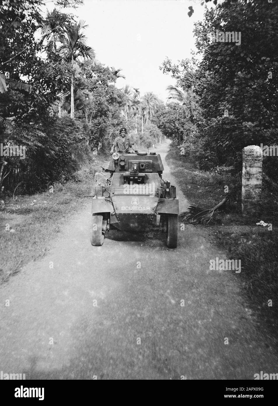 Démonstration 5ème Esk. Hussars de Boreel pour célébrer le Padang, deux ans d'anniversaire. Du 12 au 15 juillet, le 5ème Eskadron Armoured Cars of the Regiment Hussars van Boreel, à Padang, a célébré son anniversaire de 2 ans. Parmi les festivités qui ont été organisées à l'occasion de ce voyage a été un tour en étoile, conduit sur une distance de 30 miles. Date : 12 Juillet 1948 Lieu : Indonésie, Antilles Néerlandaises Banque D'Images