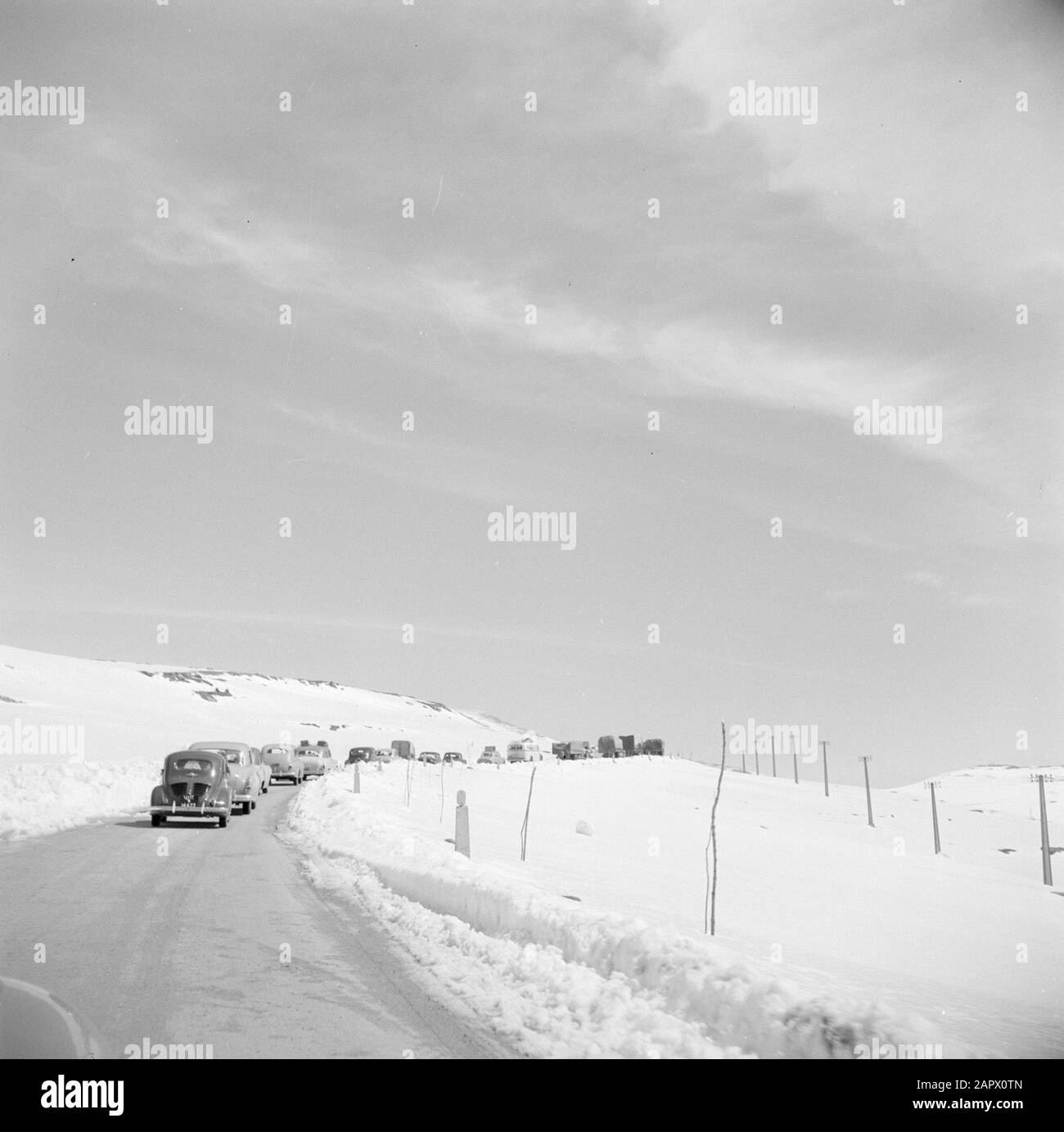 Moyen-Orient 1950-1955 : Liban passez au-dessus du Liban sur la route entre Damas et Beyrouth Date : 1950 lieu : Liban mots clés : voitures, cols de montagne, neige Banque D'Images