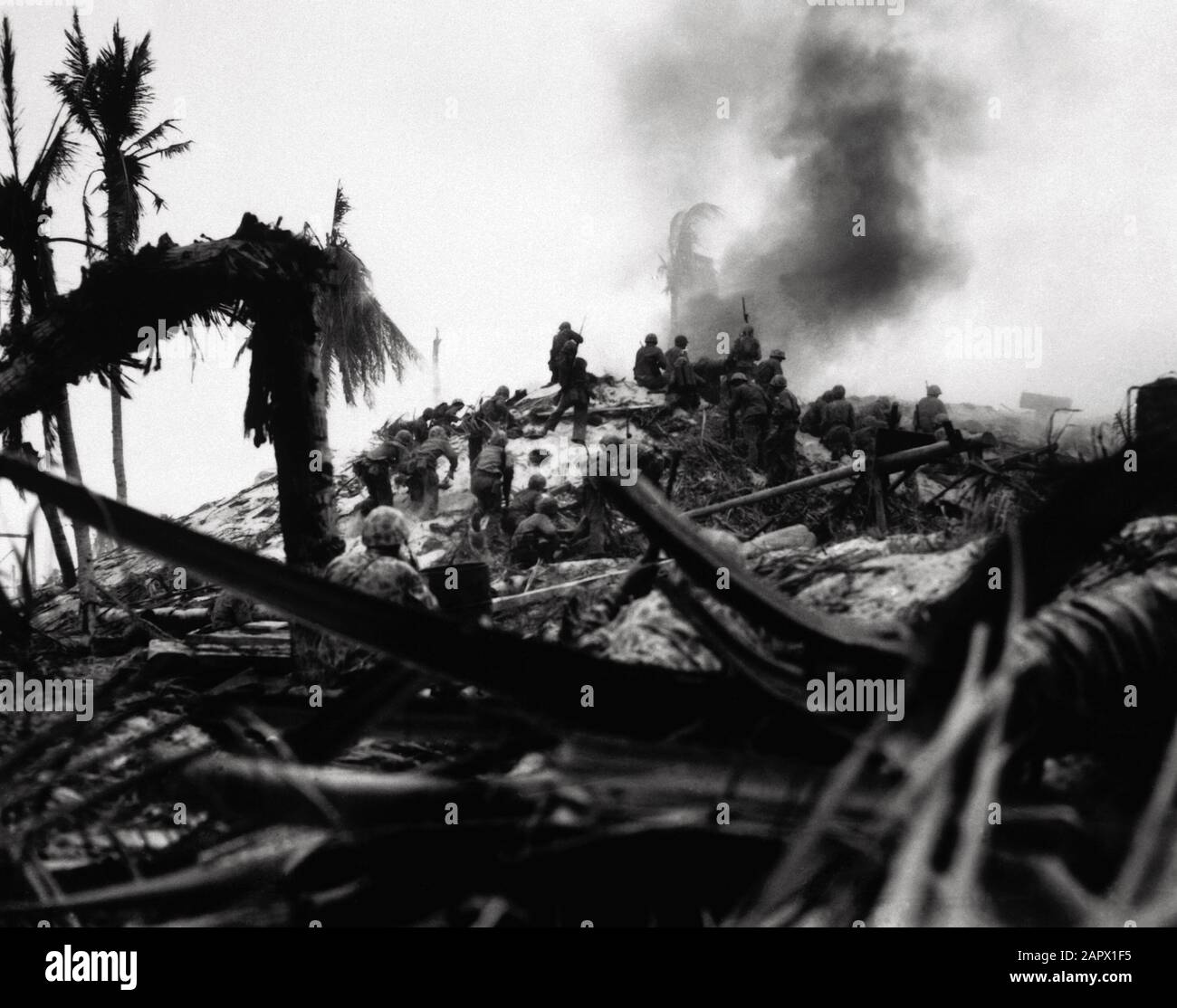 Marines tempête Tarawa. Îles Gilbert. Novembre 1943. (Corps Marin) Banque D'Images