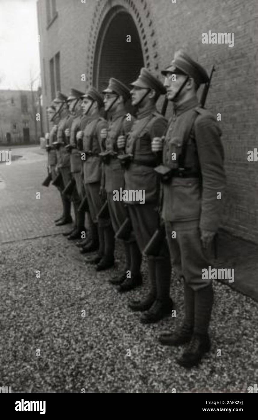 Armée néerlandaise, troupes coloniales, KNil. Garde armée De La Réserve coloniale sur les casernes de Nimègue. Pays-Bas, 1939. Banque D'Images