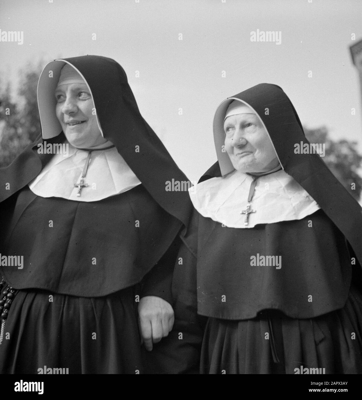 Reconstruction d'un portrait unnery de deux religieuses Date : 1940 lieu : France mots clés : religieuses Banque D'Images