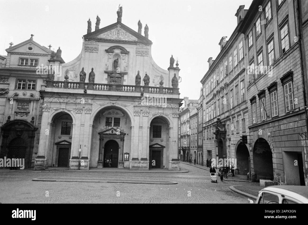 Prague, façade de l'église Saint-Salvator de la Clementininium, ancien monastère jésuite. Deutsch: Prag: Salvatorkirche; Banque D'Images