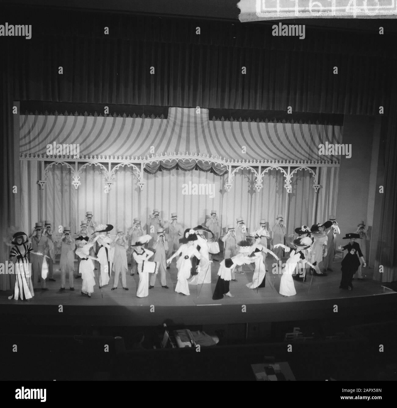 Répétition de costumes Ma Dame de foire, vue d'ensemble de la scène Date : 21 septembre 1960 mots clés : Toneel, vues d'ensemble Banque D'Images