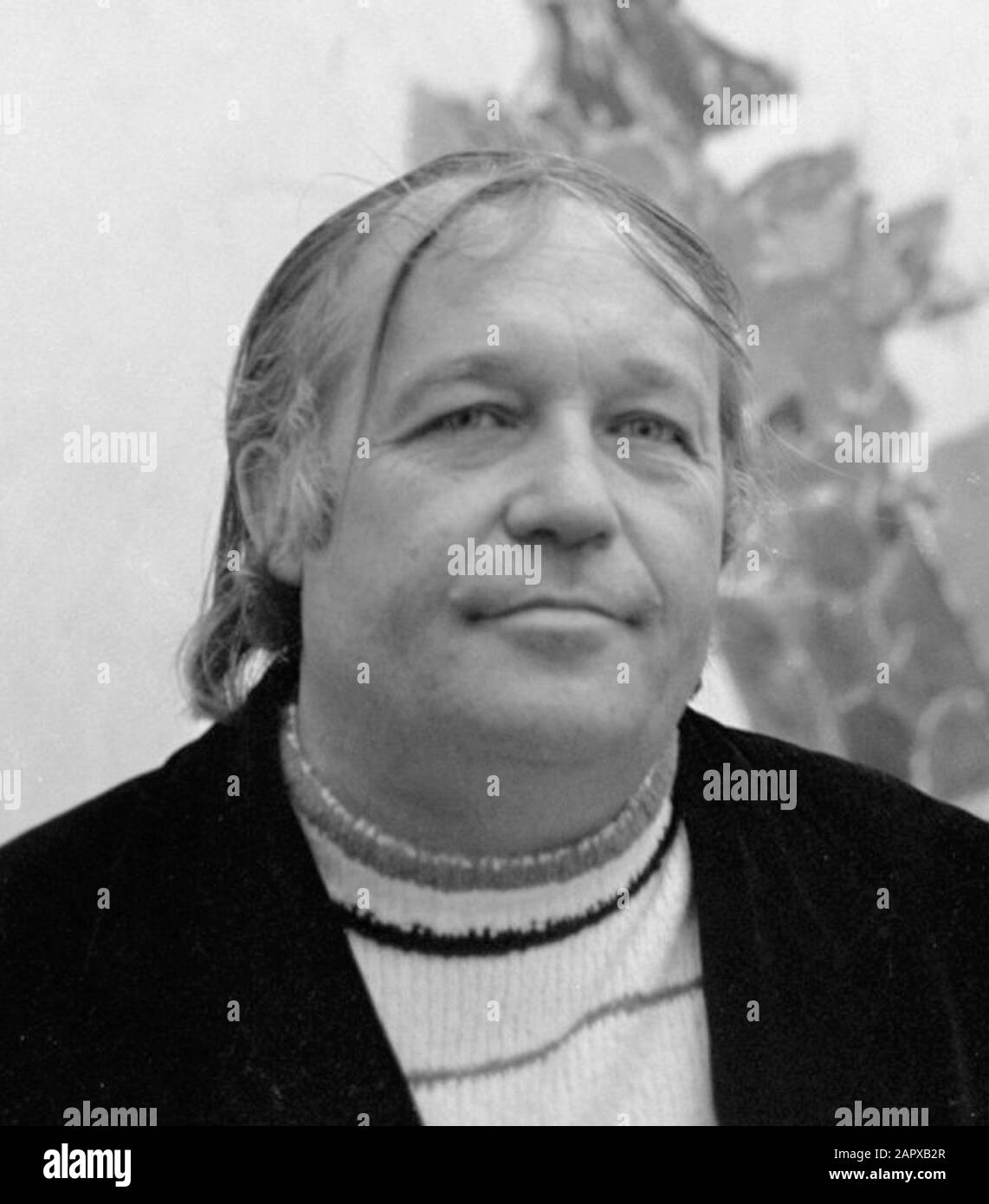 Exposition du peintre américain Sam Francis au Stedelijk Museum. Le peintre avec une de ses œuvres. SAM Francis (1923 — 1994) — peintre et graveur américain abstrait expressionniste de renom. Photographié en 1968; Banque D'Images