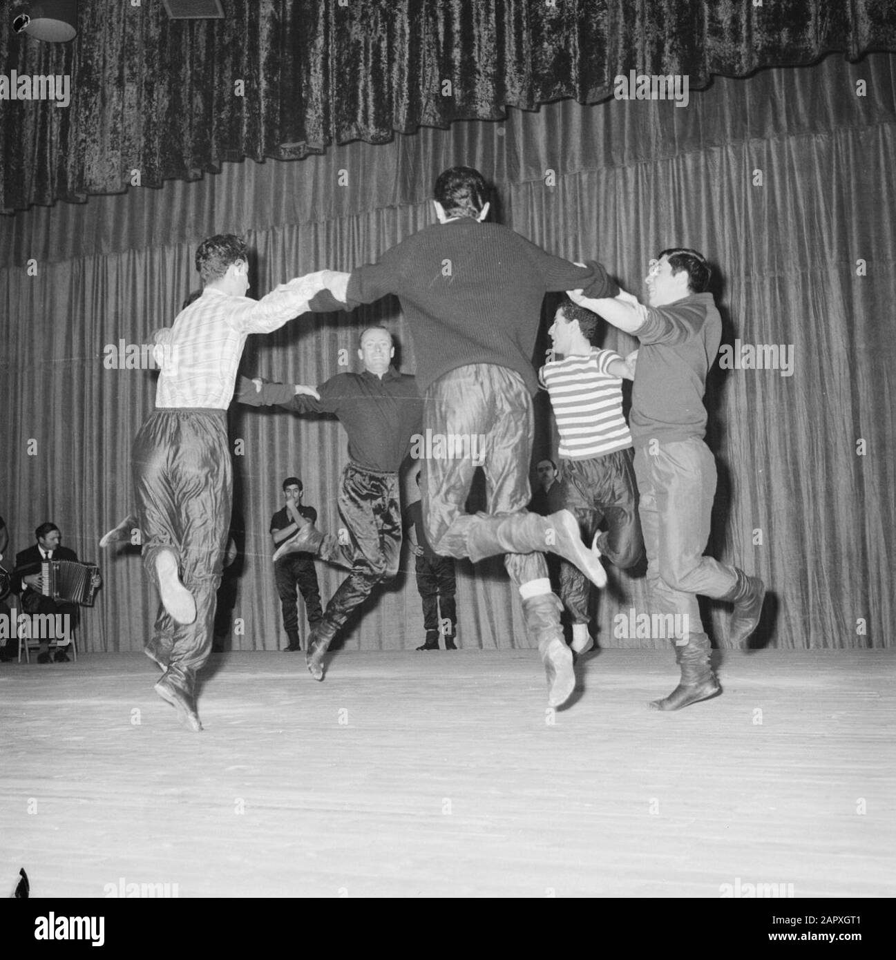 Répétition russe soviétique du groupe de danse Georgier à Apollohal; Banque D'Images