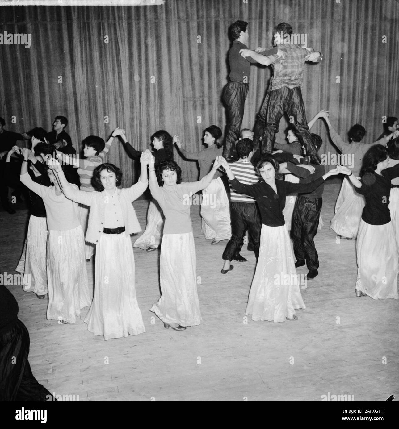 Répétition russe soviétique du groupe de danse Georgier à Apollohal; Banque D'Images