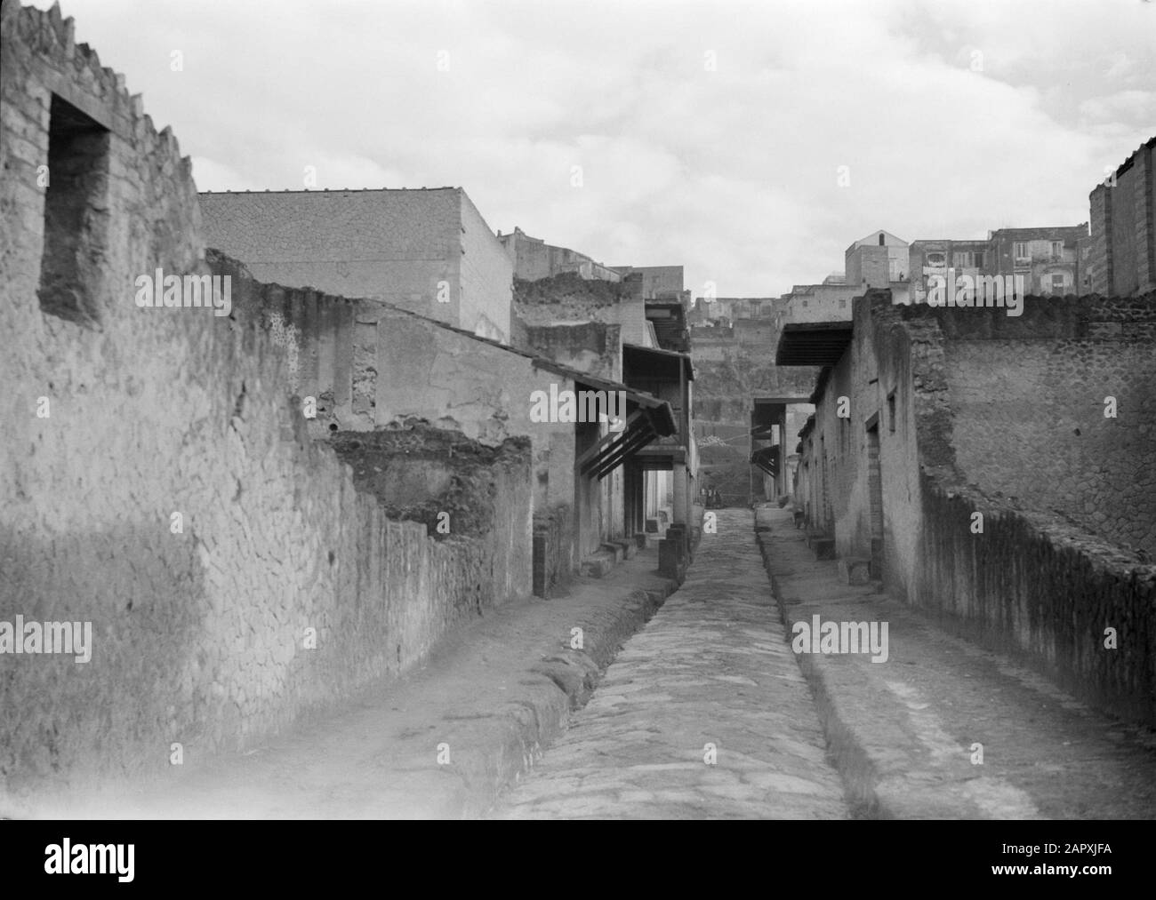 Italie statue de rue dans la ville Herculaneum Date: Non daté lieu: Herculanum, Italie mots clés: Archéologie, fouilles, rues, maisons Banque D'Images