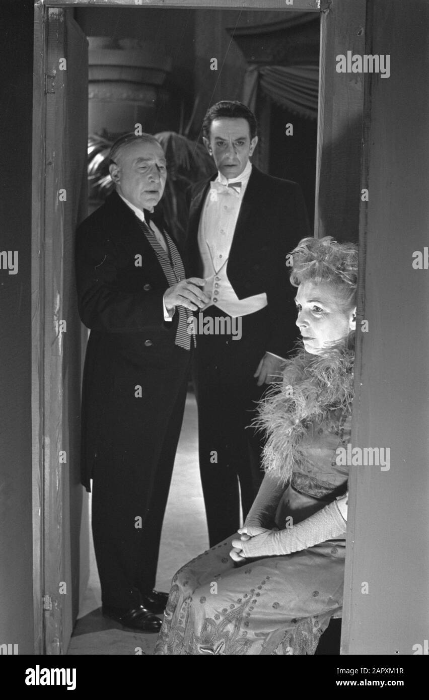 Jeu De Télévision Spooksonate. La momie est mise dans le placard Date: 24 mai 1961 mots clés: Momies, jeux de télévision Banque D'Images