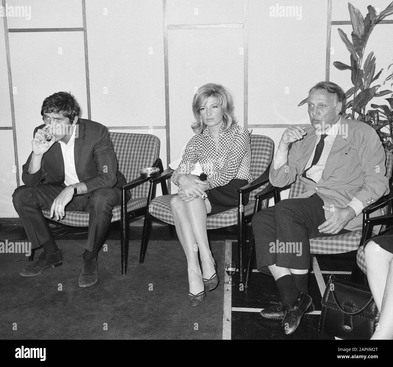 Film modestie Blaise de l'américain Joseph Losey. Enregistrements de films à Amsterdam. Terence Stamp, Monica Vitti Et Le Directeur Joseph Losey; Banque D'Images