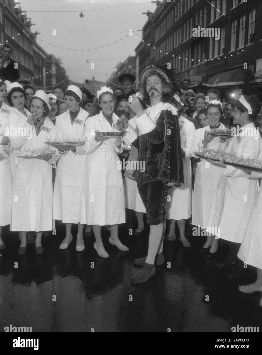 T.G.V. le 75ème anniversaire de la rue Albert Cuyp, Albert Cuyp a visité la rue nommée d'après lui Date: 19 décembre 1958 Nom personnel: Albert Cuyp Banque D'Images