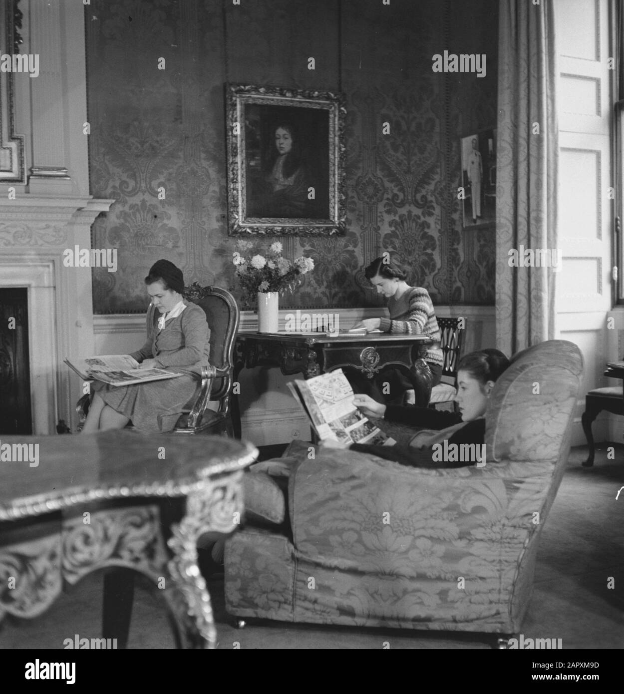 Hie [Holland In England]/Annefo Série Londres The Netherlands House Annotation: Reading Room Date: 1943 Lieu: Great Britain, Londres Mots Clés: Bâtiments, Intérieurs, World War Ii Nom De L'Institution: Netherlands House Banque D'Images