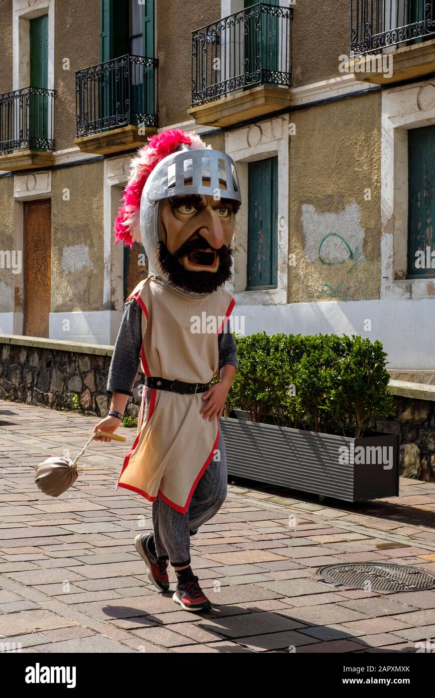 Personnalités surdimensionnées, Parade des Géants, Giants et Cabezudos, Fiesta, Festival de la Virgen de Guadalupe, Hondarribia, près d'Irun, province de Gipuzkoa Banque D'Images