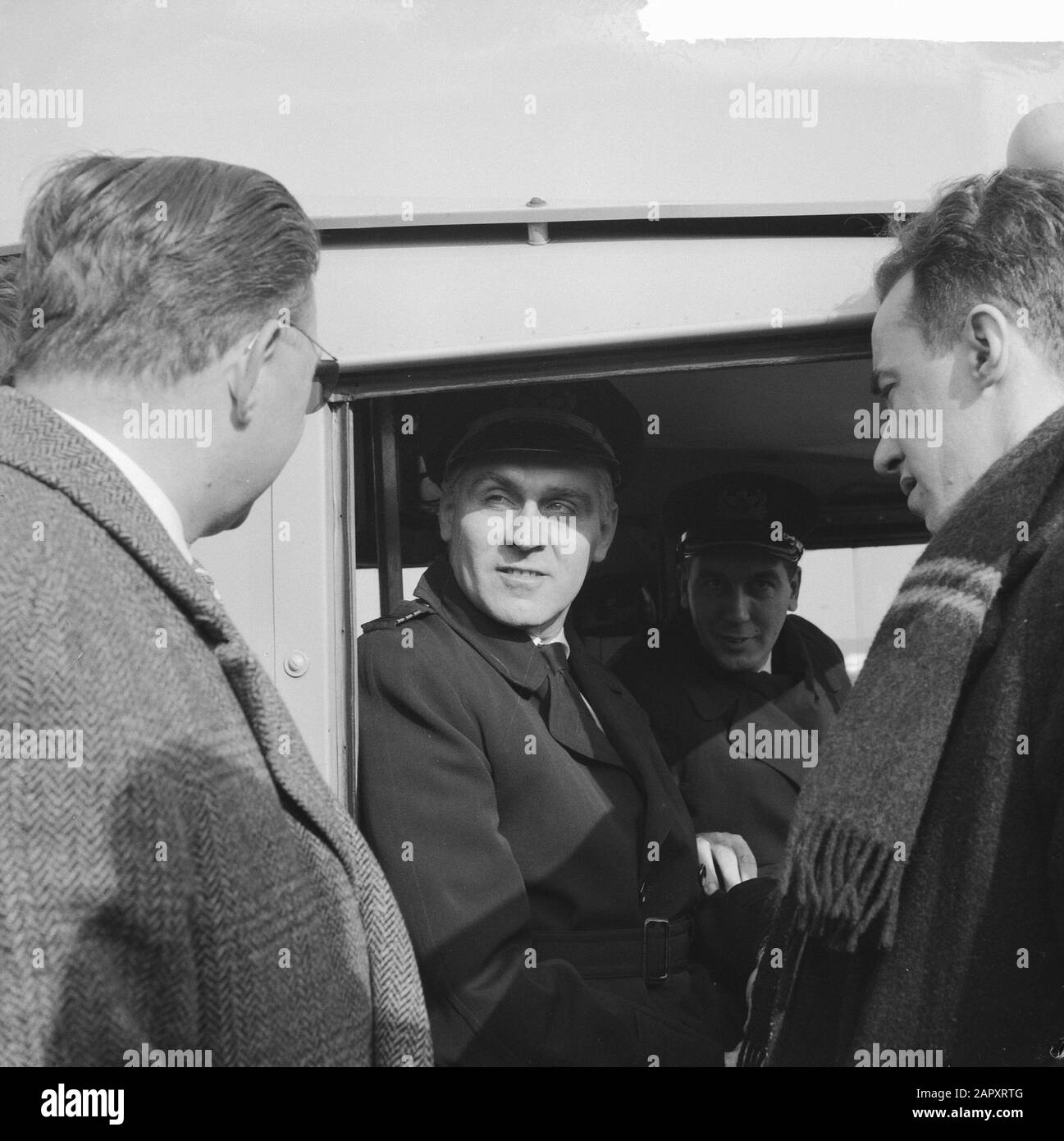 KLM aéronef ayant des difficultés au train d'atterrissage, le capitaine Van de Laan Date : 22 février 1961 mots clés : pilotes, geets d'atterrissage, aéronefs Nom personnel : van de Laan Nom de l'institution : KLM Banque D'Images
