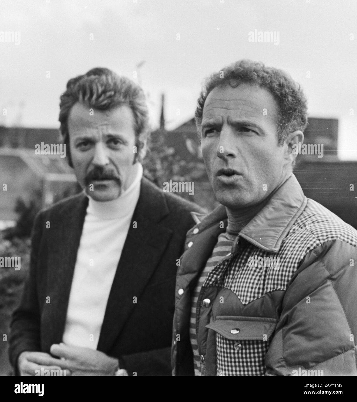 Conférence de presse sur le film un pont trop loin (un pont trop Loin); sur la droite James Caan, un des protagonistes et scénariste W. Goldman; Banque D'Images