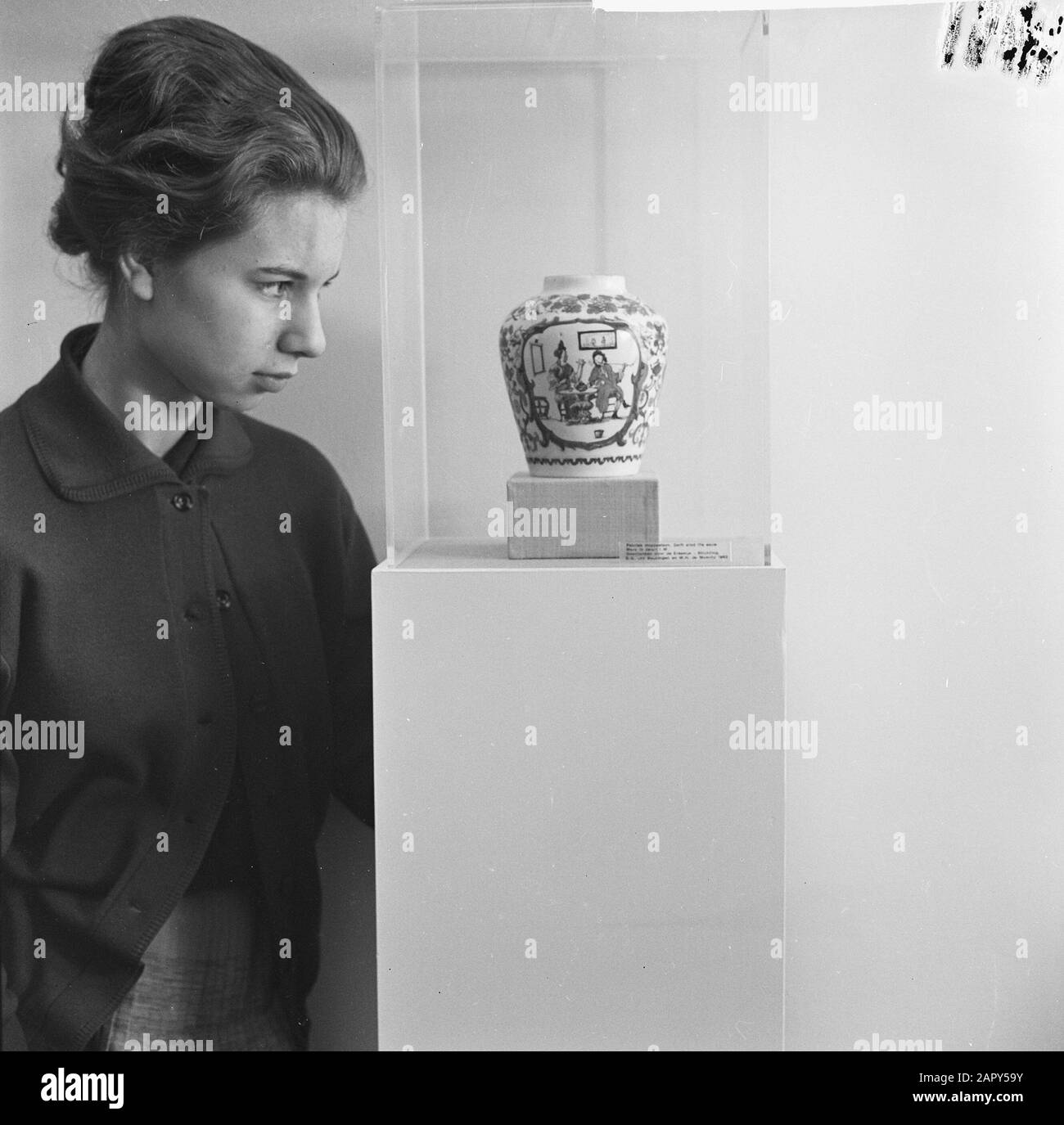 Musée Boijmans reçoit le pot bleu Delft du XVIIe siècle par la Fondation Erasmus Date: 9 mars 1962 Banque D'Images