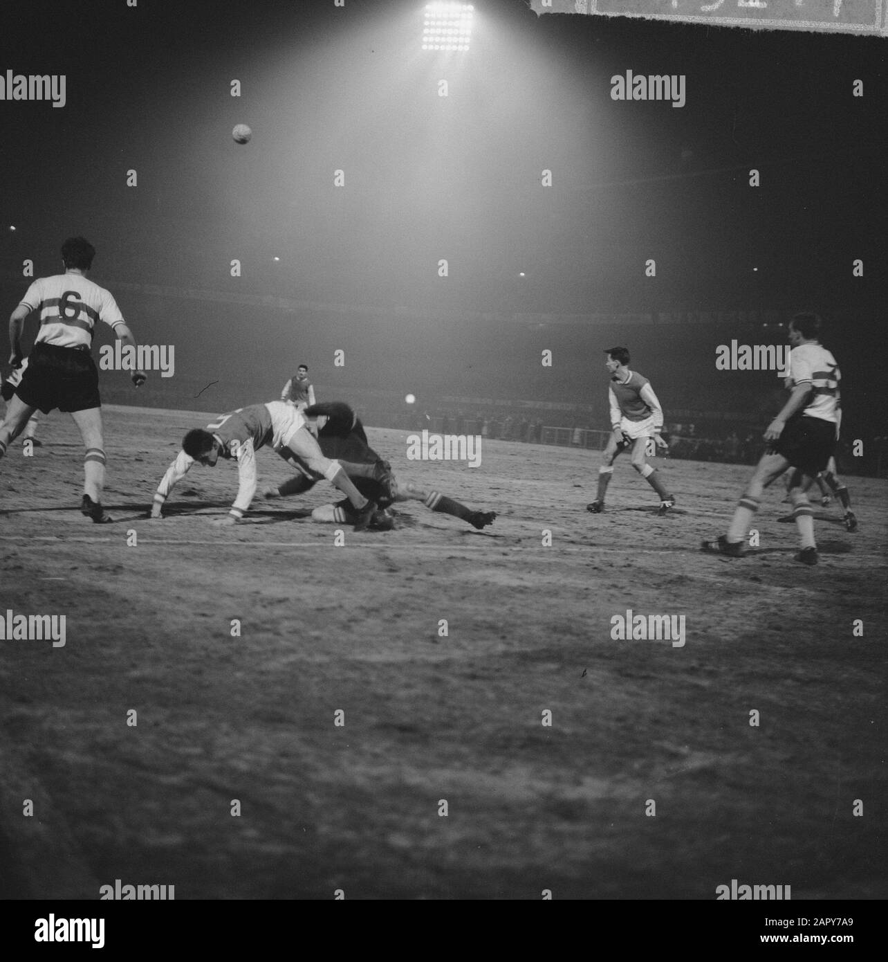 Coupe Europa 1. Feyenoord contre Reims 1-1. Moment du jeu Date: 13 mars 1963 lieu: Rotterdam, Zuid-Holland mots clés: Sport, football Nom de l'institution: Feyenoord Banque D'Images