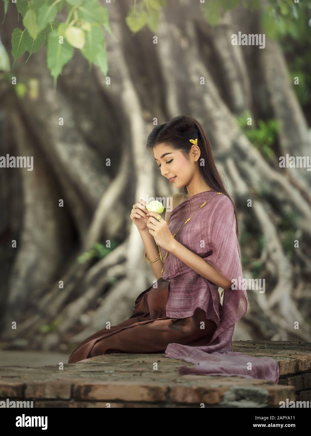 Femme portant une robe typique de Thaïlande identité culture de la Thaïlande Banque D'Images