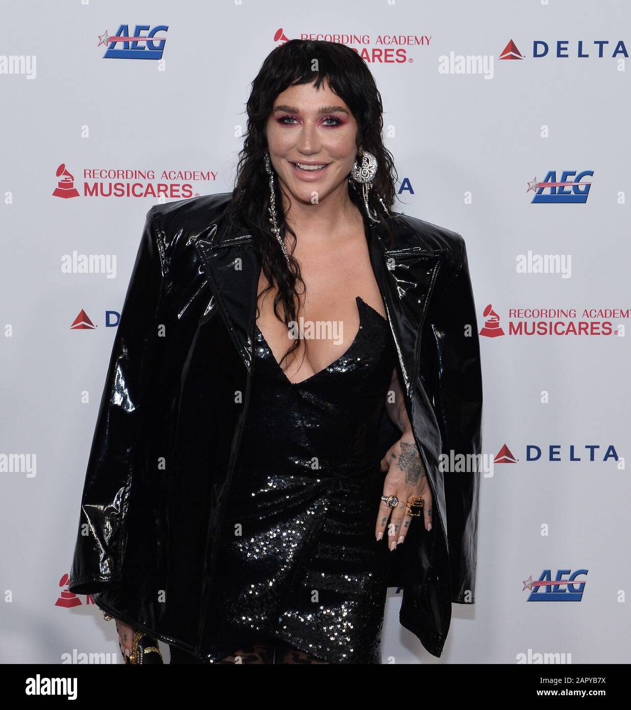 Los Angeles, États-Unis. 25 janvier 2020. Le chanteur Kesha arrive pour le gala MusiCares Person of the Year en l'honneur d'Aerosmith au Los Angeles Convention Center de Los Angeles le vendredi 24 janvier 2020. Photo de Jim Ruymen/UPI crédit: UPI/Alay Live News Banque D'Images