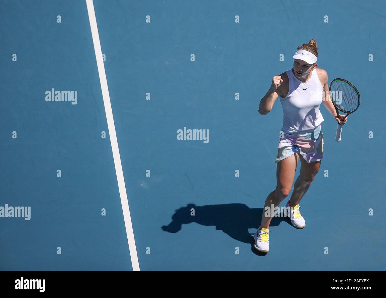 Melbourne, Australie. 25 janvier 2020. Simona Halep, de Roumanie, célèbre après le troisième match rond des femmes célibataires contre Yulia Putintseva, du Kazakhstan, lors du tournoi de tennis Open d'Australie de 2020 à Melbourne, en Australie, le 25 janvier 2020. Crédit: Bai Xuefei/Xinhua/Alay Live News Banque D'Images