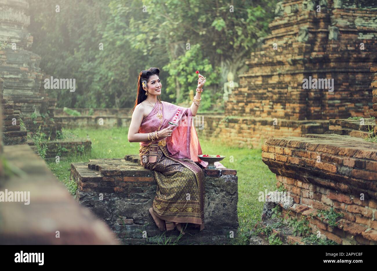Belle fille thaïe en costume traditionnel costume Banque D'Images