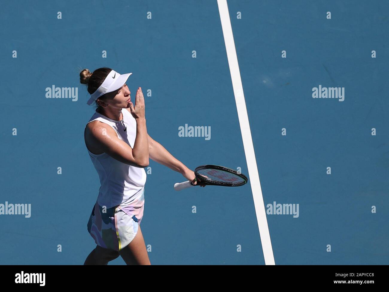 Melbourne, Australie. 25 janvier 2020. Simona Halep, de Roumanie, célèbre après le troisième match rond des femmes célibataires contre Yulia Putintseva, du Kazakhstan, lors du tournoi de tennis Open d'Australie de 2020 à Melbourne, en Australie, le 25 janvier 2020. Crédit: Bai Xuefei/Xinhua/Alay Live News Banque D'Images