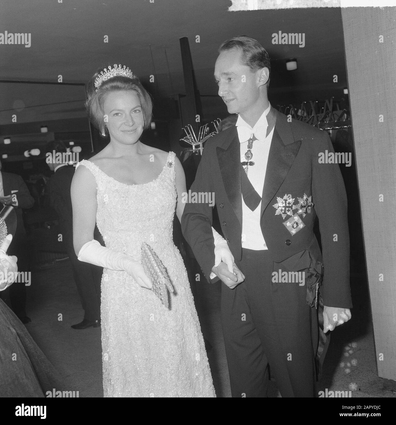 Boule de presse de journalistes allemands à Bonn, invités d'honneur Princesse Irene et Prince Charles Date : 6 novembre 1964 lieu : Bonn mots clés : JOURNALISS Nom personnel : Charles, Prince de Galles, Irene princesse Banque D'Images
