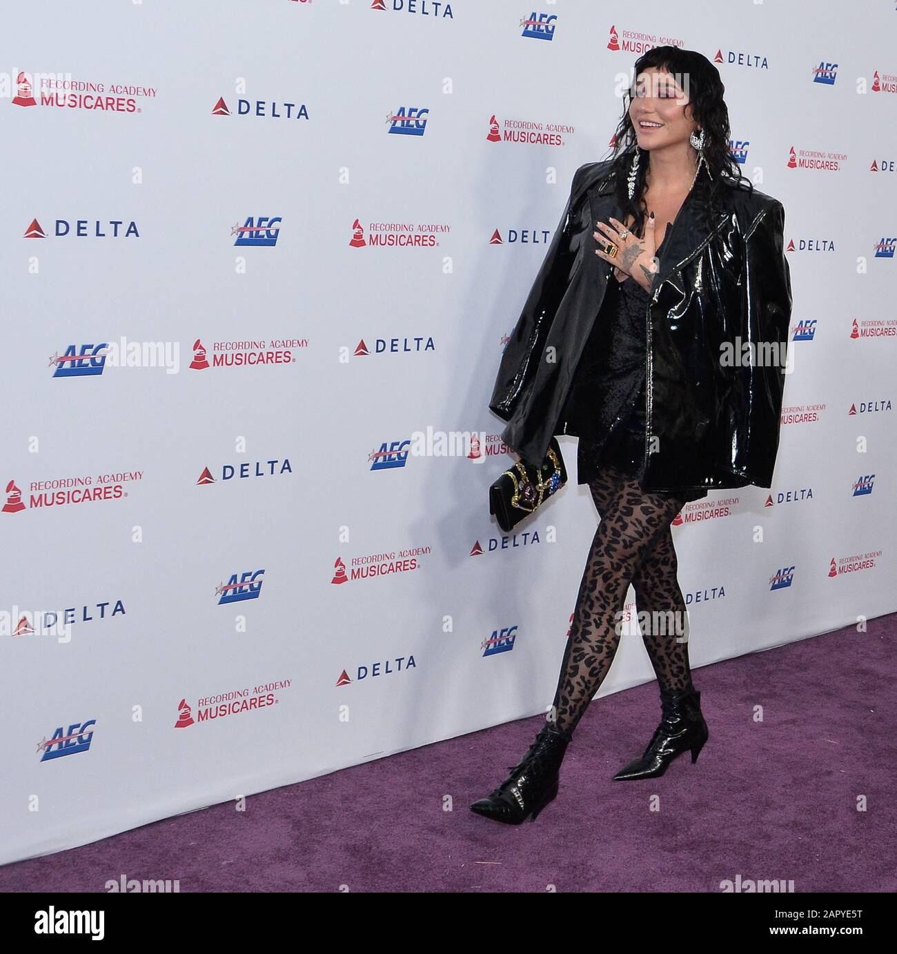 Los Angeles, États-Unis. 25 janvier 2020. Le chanteur Kesha arrive pour le gala MusiCares Person of the Year en l'honneur d'Aerosmith au Los Angeles Convention Center de Los Angeles le vendredi 24 janvier 2020. Photo de Jim Ruymen/UPI crédit: UPI/Alay Live News Banque D'Images