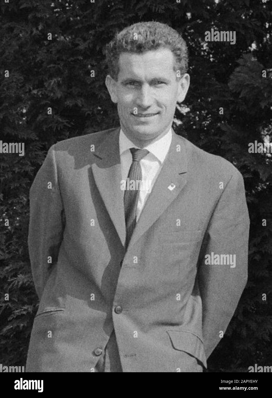 Cadre d'ancrage européen de championnat 47/1 à Apeldoorn, Laurent Boulanger champion cadre d'ancrage 47/1 ici frappé Date: 14 mars 1965 lieu: Apeldoorn, Gueldre mots clés: CHAMPITIES, Champions Banque D'Images