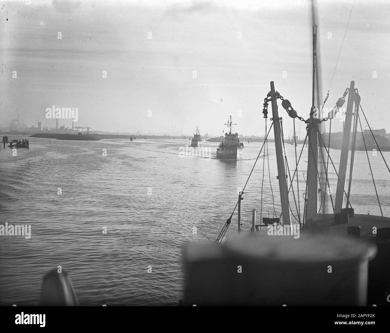Flotille minesweeper à Den Helder van IJmuiden. Date : 17 février 1948 lieu : den Helder, IJmuiden mots clés : MYENVEGERS, départ Banque D'Images