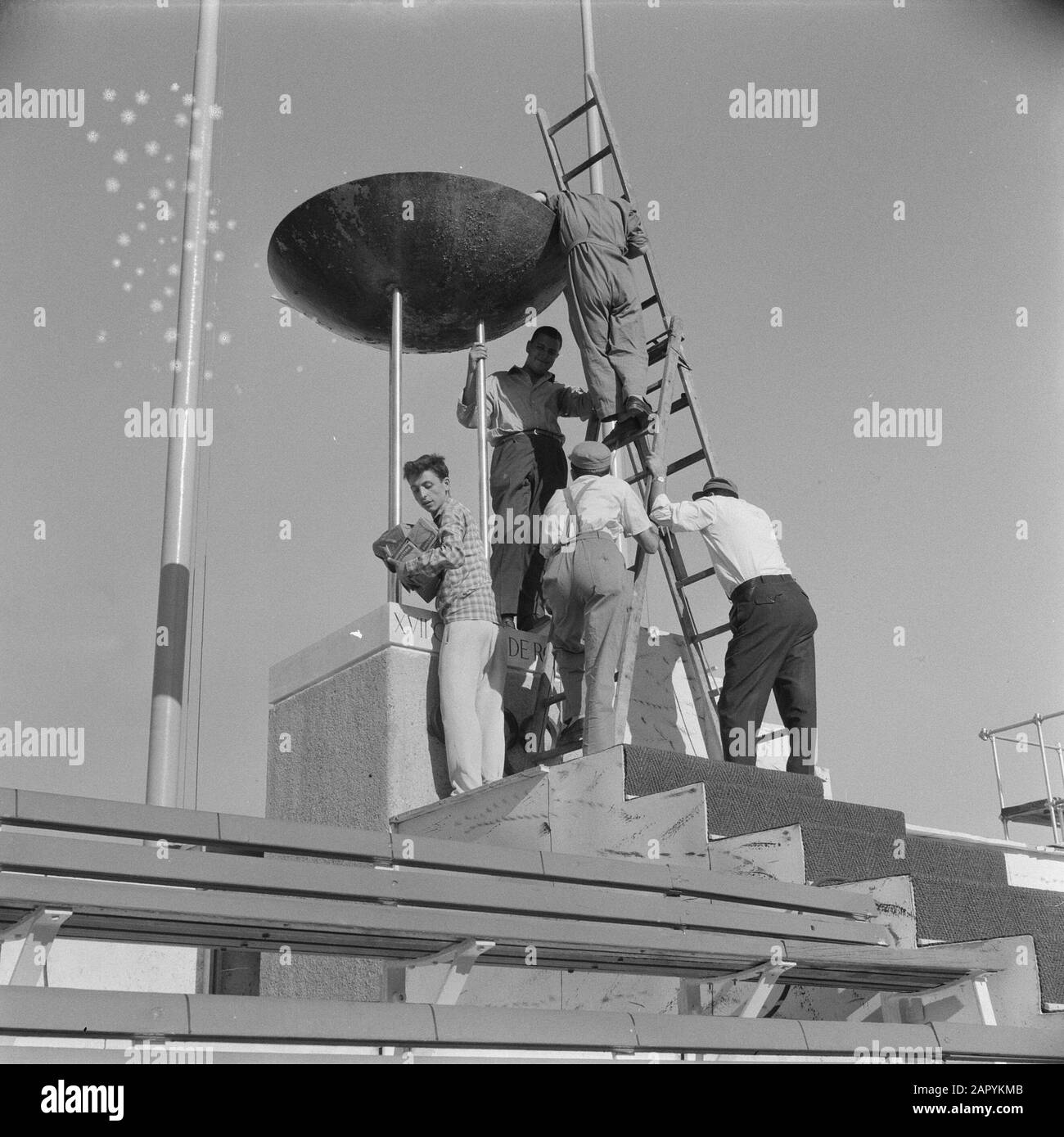 Jeux olympiques à Rome. Venez, où le feu olympique brûlera sera mis dans l'ordre Date: 28 août 1960 lieu: Rome mots clés: Sports Banque D'Images