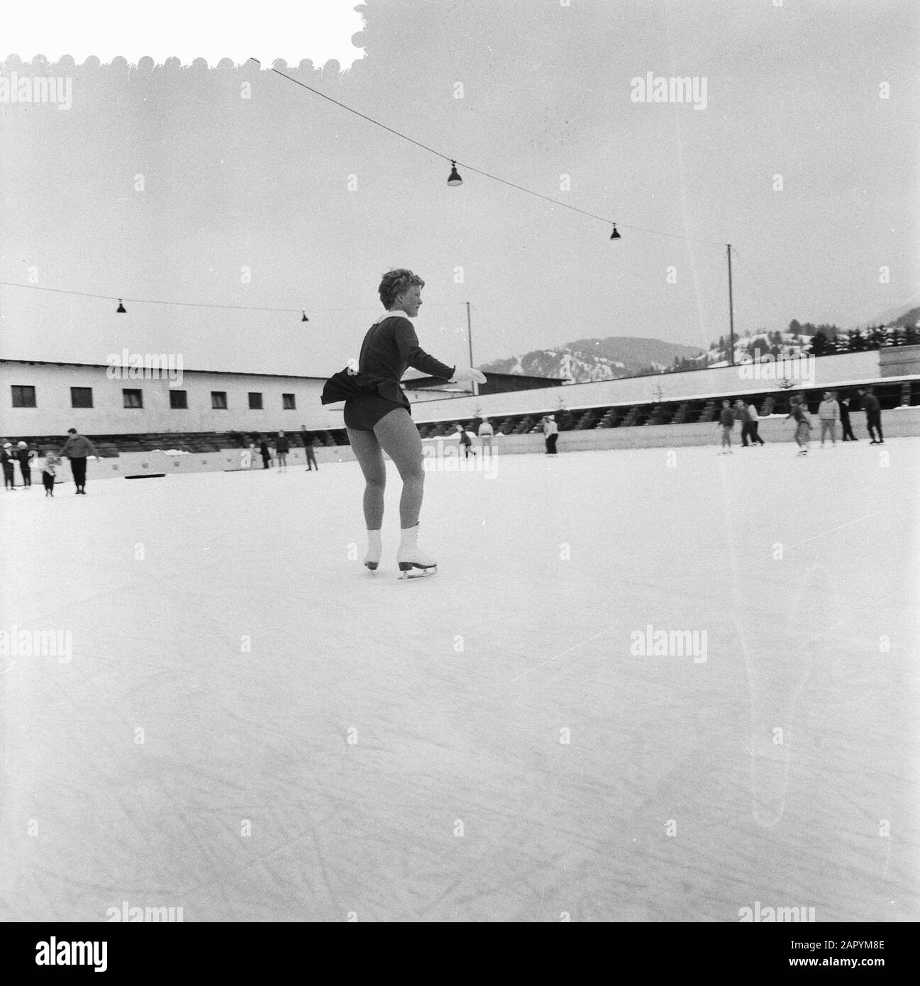 Championnat européen de patinage à Garmisch, Sjoukje Dijkstra en action Date: 3 février 1960 lieu: Garmisch mots clés: Combattants d'art, championnats de patinage Nom personnel: Dijkstra, Sjoukje Banque D'Images