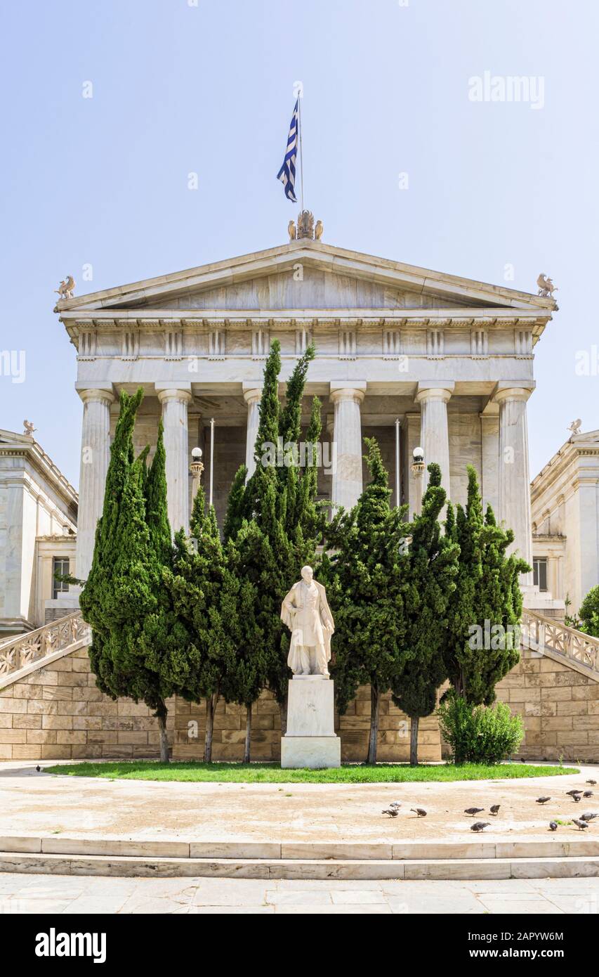 Bibliothèque nationale de la Grèce, façade et Andreas Vallianos statue, Athènes Banque D'Images