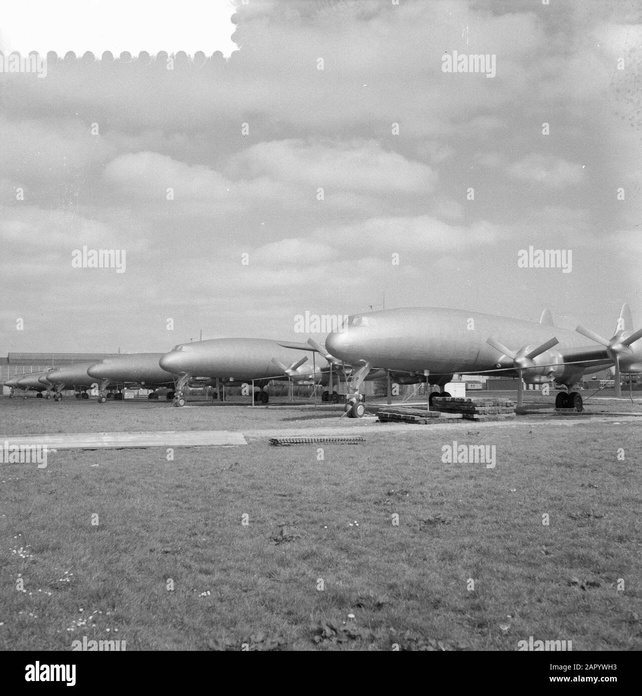 KLM conserve la vente de vieux aéronefs Date: 10 avril 1961 mots clés: AREFO Nom de l'institution: KLM Banque D'Images KLM conserve la vente de vieux aéronefs Date: 10 avril 1961 mots clés: AREFO Nom de l'institution: KLM Banque D'Images