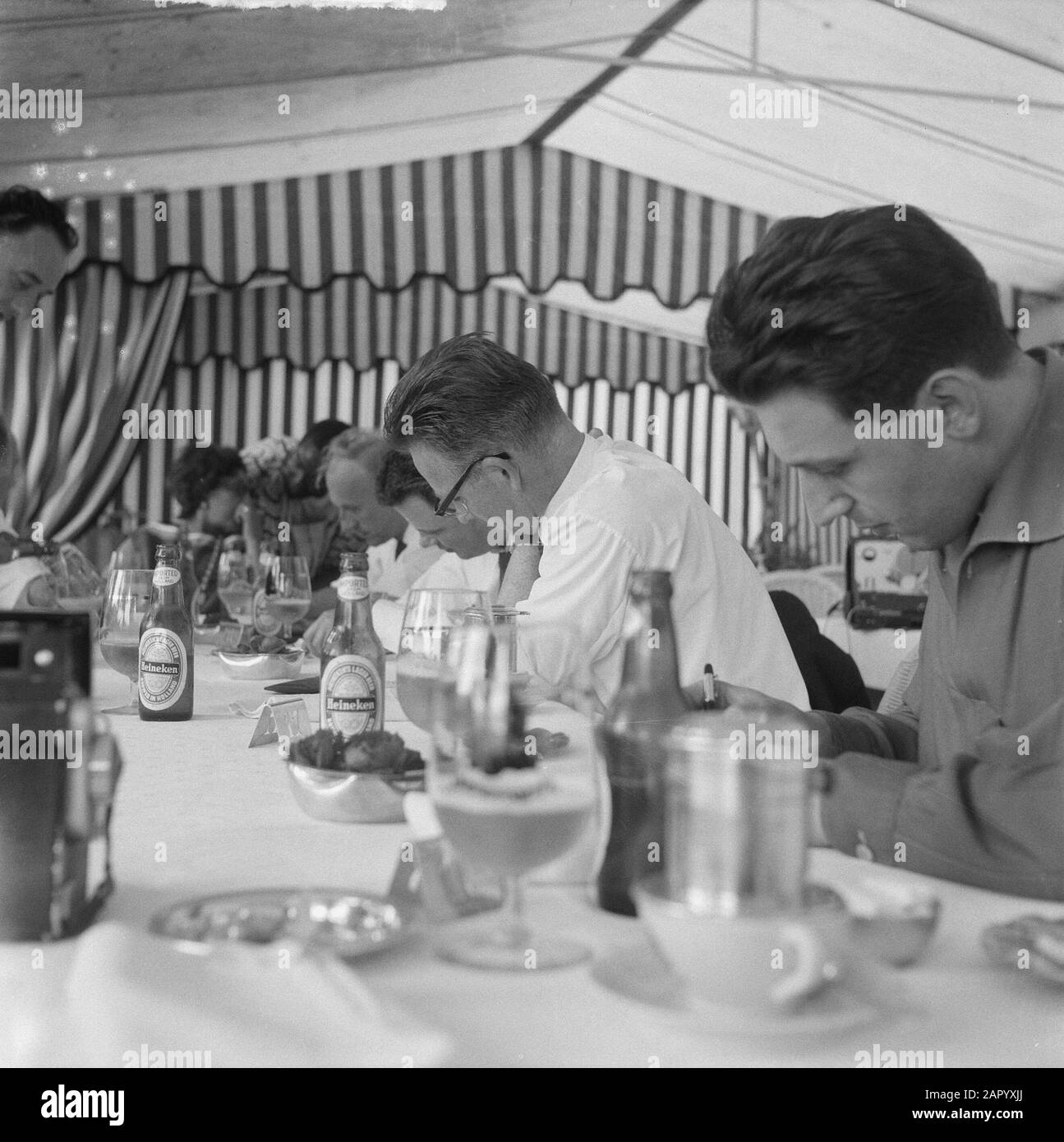Josephine Baker Au Château Les Milandes Diner Date: 26 Juin 1961 Lieu: France Mots Clés: Diners, Châteaux Nom De Famille: Baker, Josephine Banque D'Images