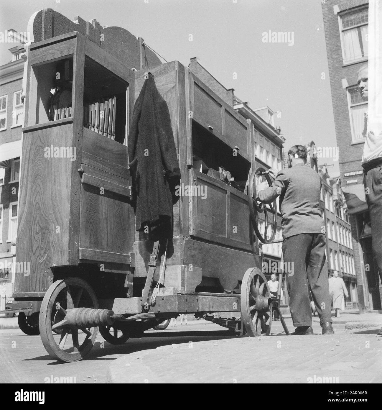 Série sur l'organe rotatif. L'organe est joué Date : 23 août 1961 mots clés : série, organes de tonneau Banque D'Images