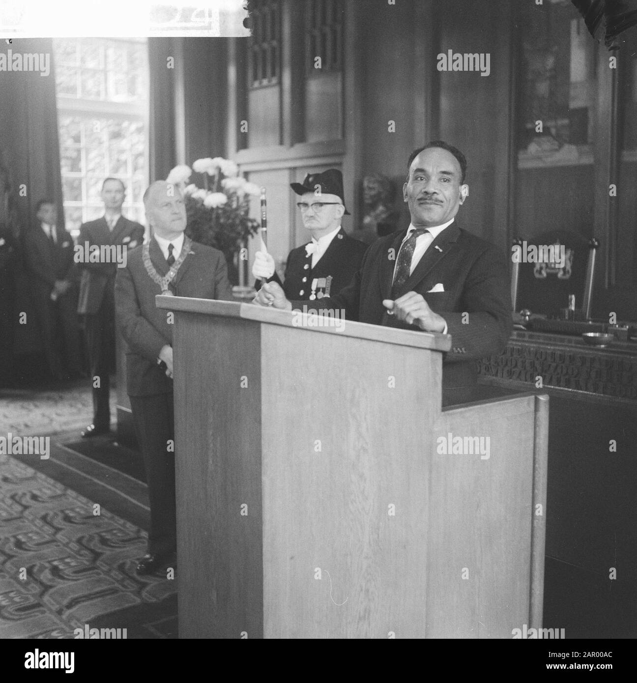 Nouveau conseil de Guinée à Amsterdam. Monsieur Kate. Kasiepo Durant La Gratitude Date: 7 Septembre 1961 Lieu: Amsterdam, Noord-Holland Mots Clés: Guess Personname: M. Kasiepo Banque D'Images