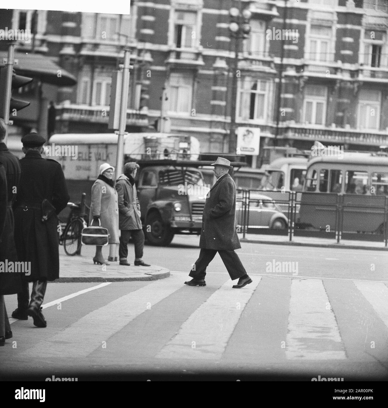 La police approuve les zébrasinners Date : 15 novembre 1961 mots clés : police, ZÈBRES, pécheurs Banque D'Images